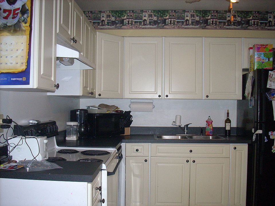 Full Kitchen w/ Appliances