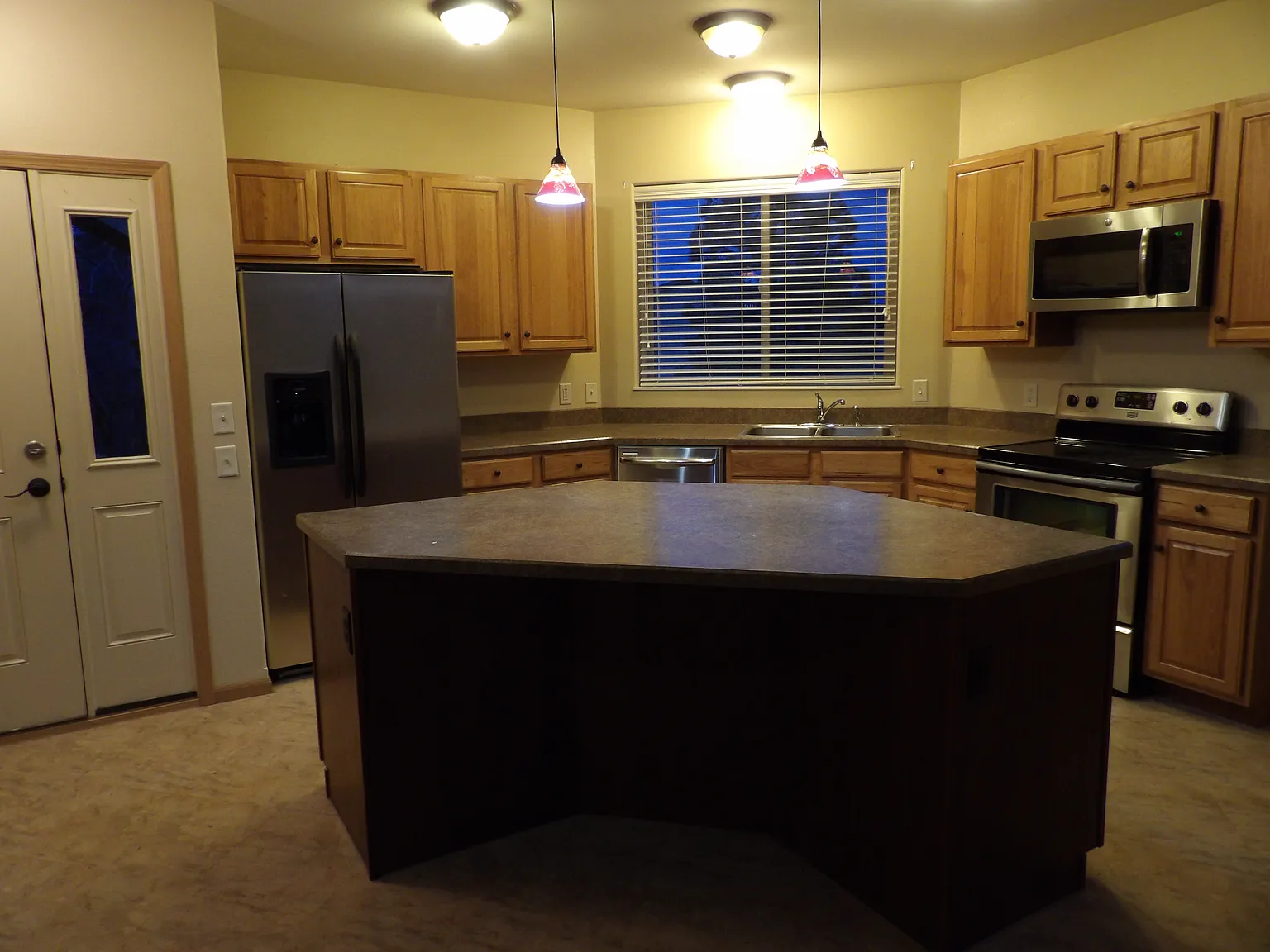 2 bed, 1200 sqft, $1,500 — Photo 2