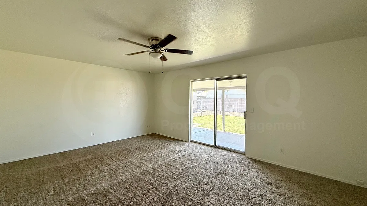 3 bed, 1.5 bath, 1400 sqft, $1,949 — Photo 3