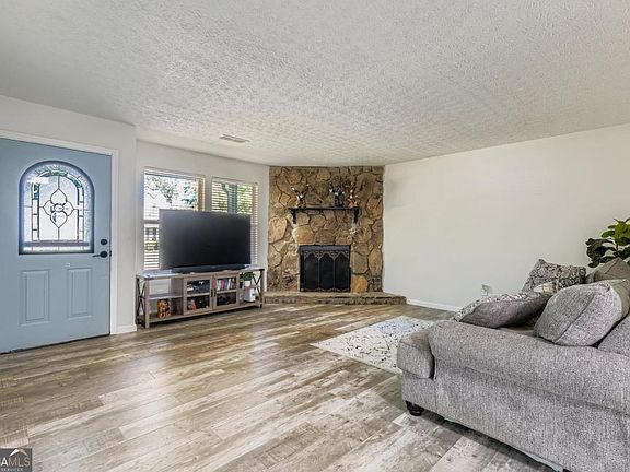 3rd image of 1507 Locust Log Way