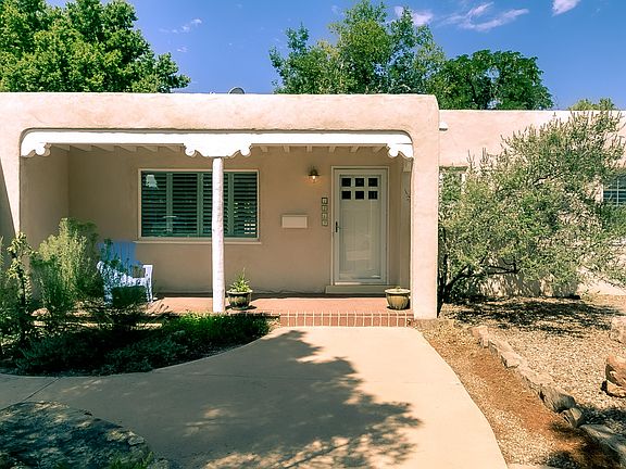 2nd image of 1213 Calle Del Sol NE
