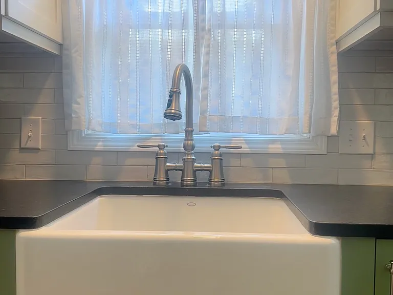 Farmhouse sink and faucet