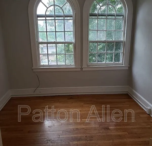 116 E Chestnut St #25 — Photo 4