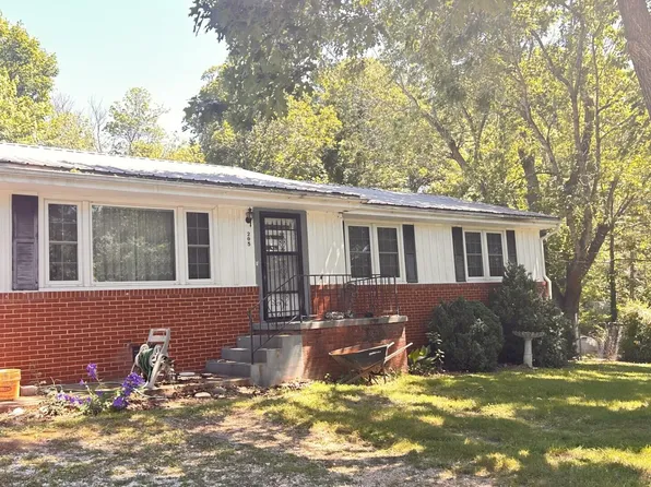 205 Hilltop Dr, Rossville, GA 30741