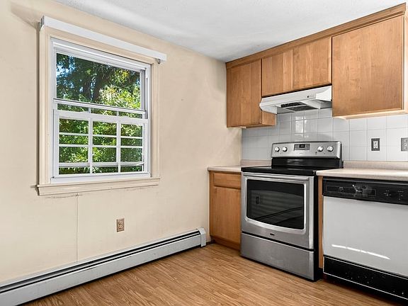 4th image of 8 Zabriskie Dr APT D