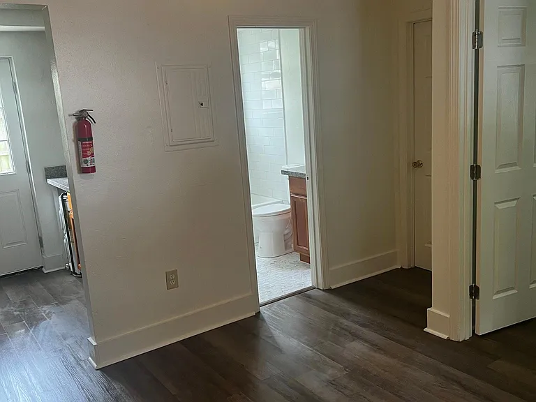 433 N Prieur St #4 — Photo 2