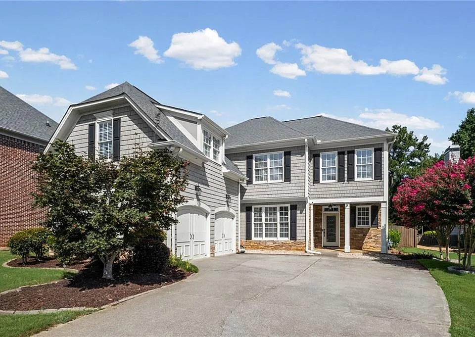 200 Brookeivey Ln