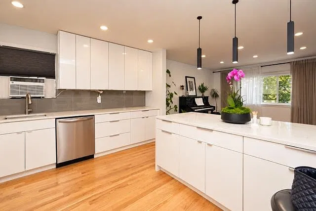 3 bed, 2.0 bath, $4,500 — Photo 3