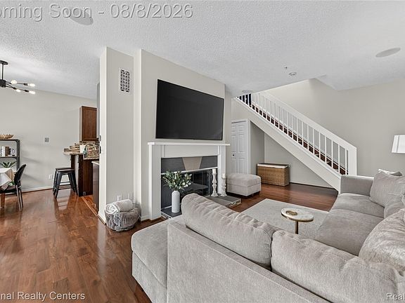 4th image of 49667 Draper Cir