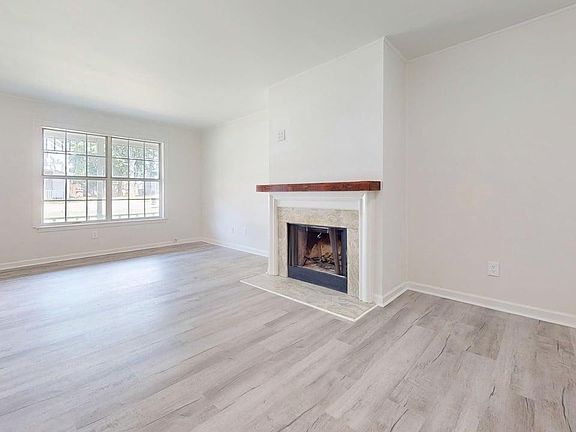 5th image of 741 Lake Terrace Dr