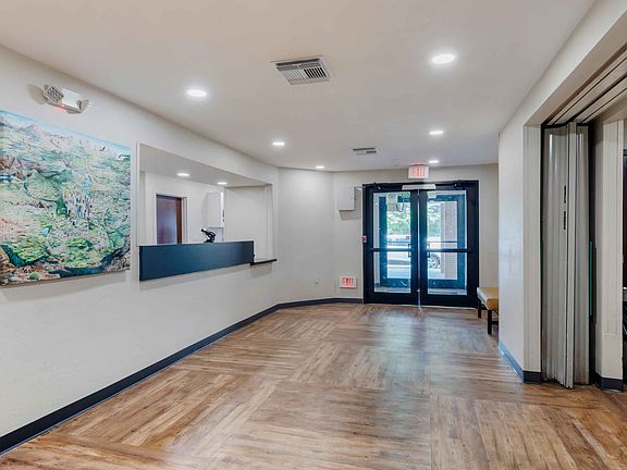 Lobby and Guest Check-in