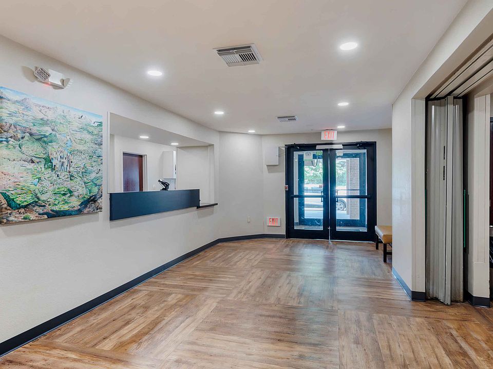 Lobby and Guest Check-in