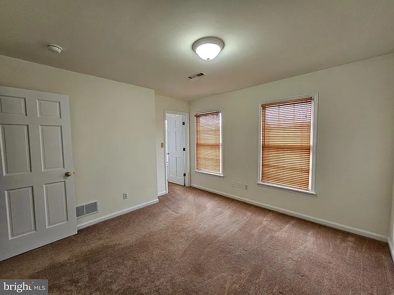614 E Pebworth Rd — Photo 16