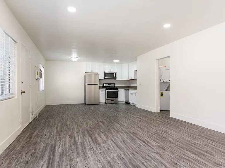 Aurora Vista Apartments — Photo 7