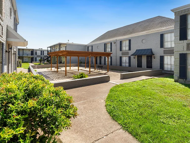 Town Park Apartments — Photo 22