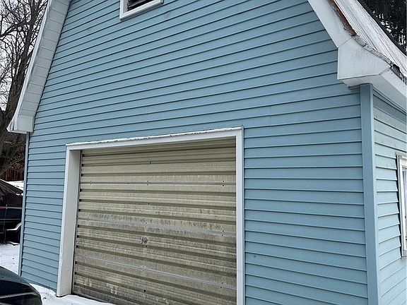 4th image of 1042 Maple St