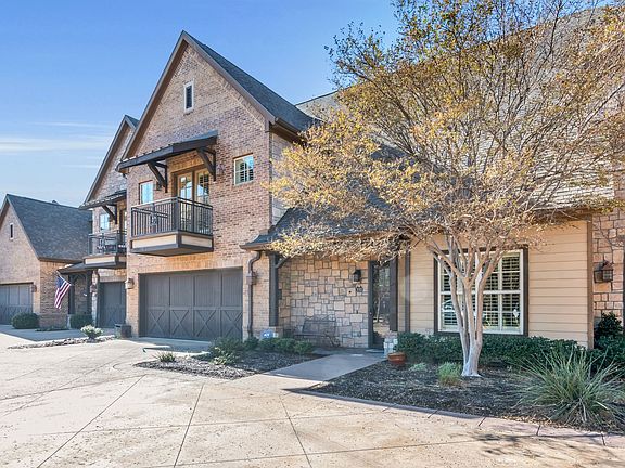 3rd image of 332 Watermere Dr