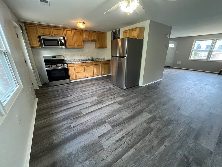 1616 Melby Ct — Photo 2