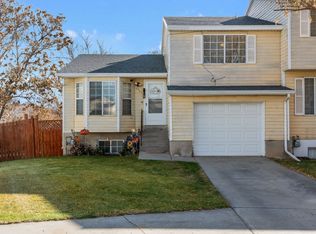 9047 S Barrington Cir, West Jordan, UT 84088