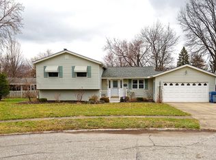 196 Meadow Cir, Berea, OH