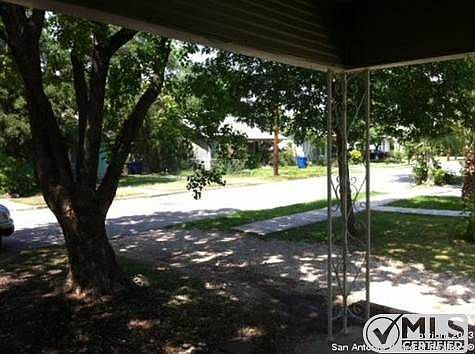 3rd image of 822 W Rosewood Ave