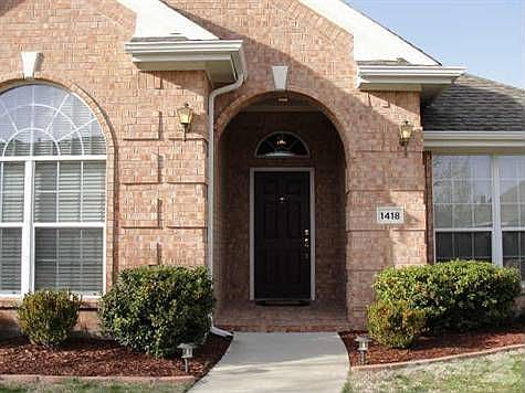 3rd image of 1418 Tudor Dr