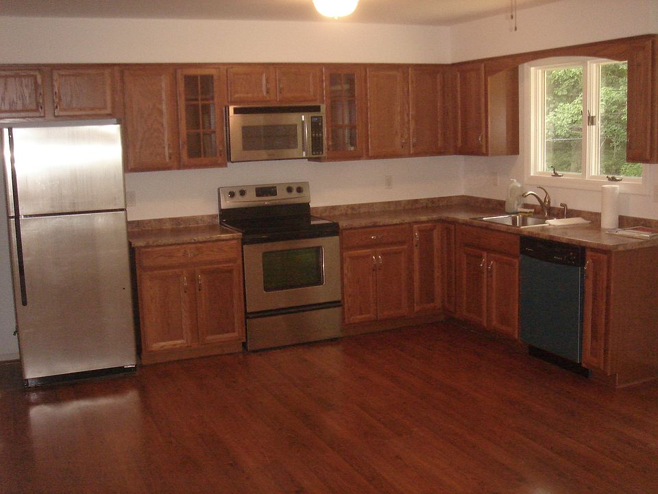 1st image of 9 Robertson Ln