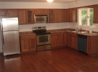 9 Robertson Ln, Hampton Bays, NY 11946