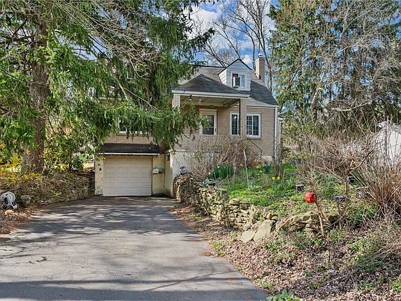 2nd image of 327 Woodhaven Dr