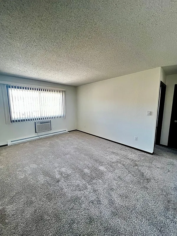 2 bed, 1.0 bath, 840 sqft, $900 — Photo 2