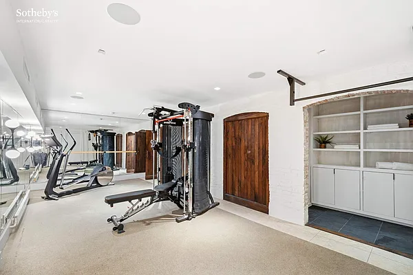 Sold by Sotheby's International Realty | media 39