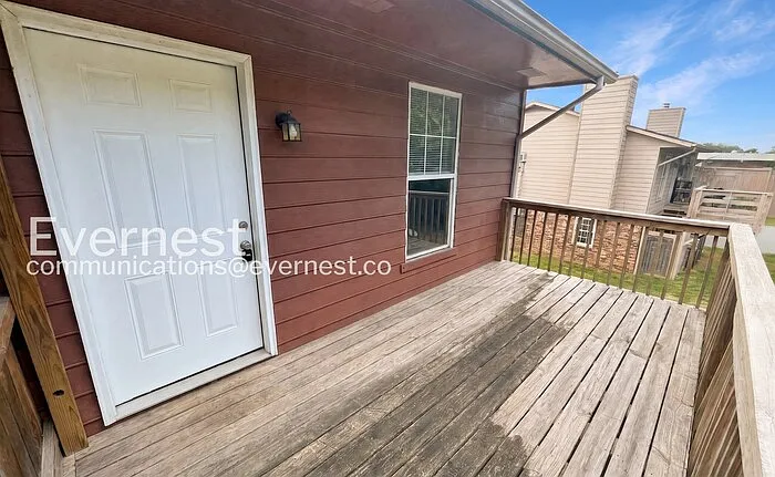 5114 Linbar Dr — Photo 2