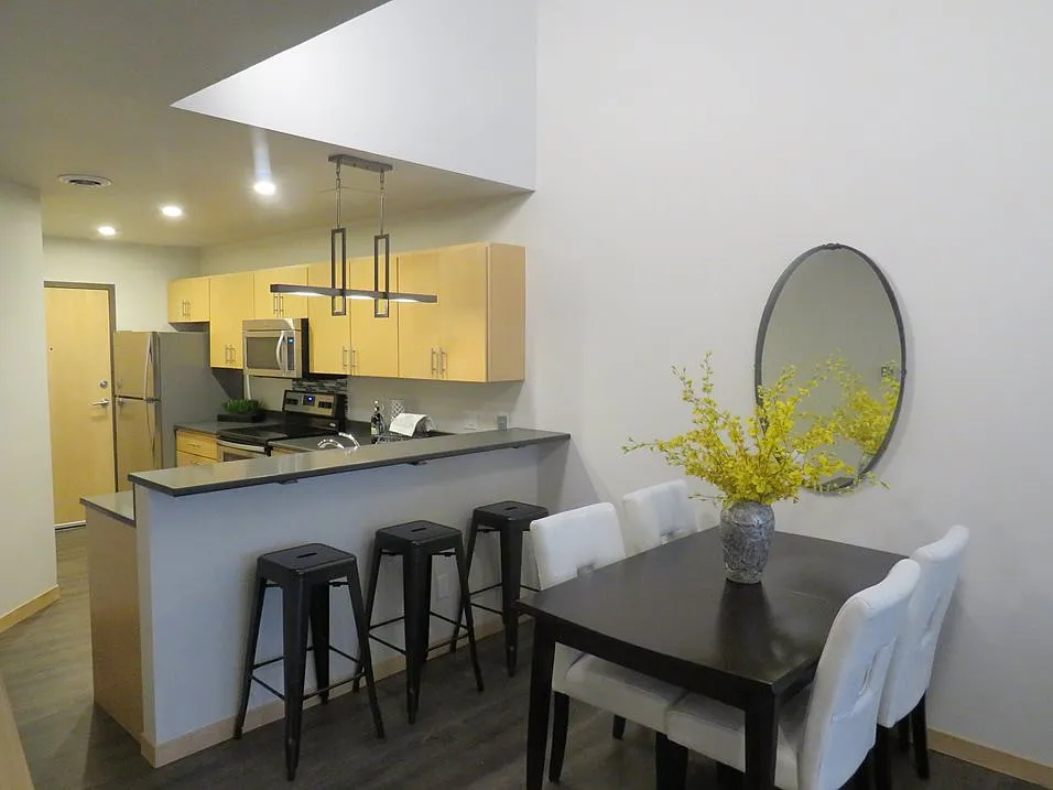 Nichols Station Apartments — Photo 2