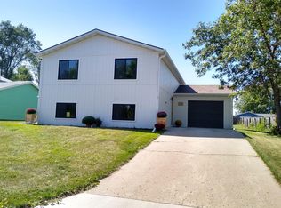 1418 13th Ave SW, Jamestown, ND 58401