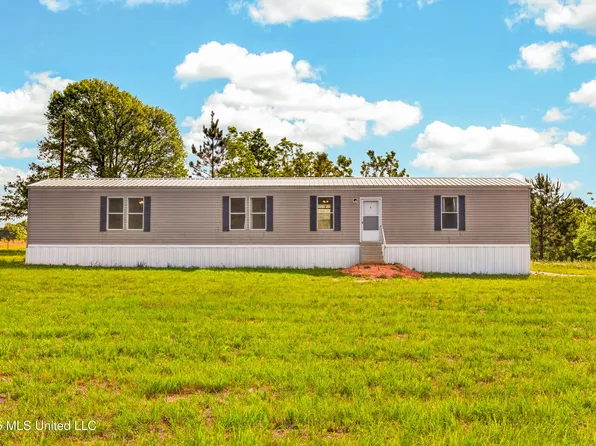 39 Johnson Rd, Poplarville, MS 39470
