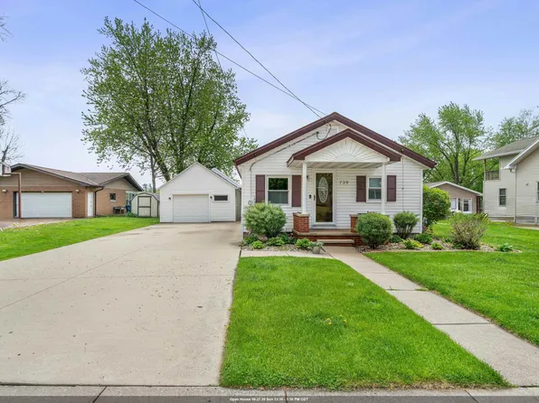 739 Park St, Wrightstown, WI 54180