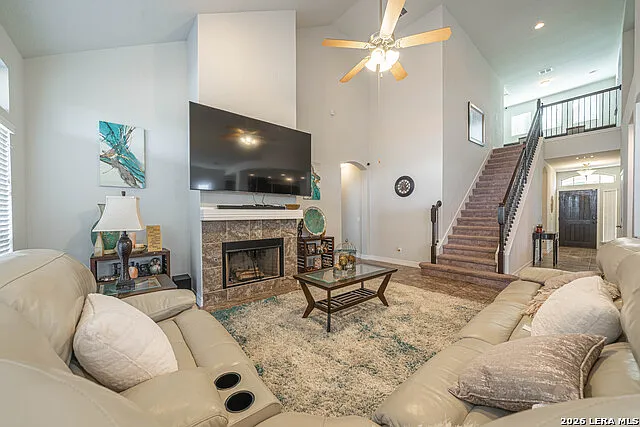 8923 Monument Parke — Photo 12