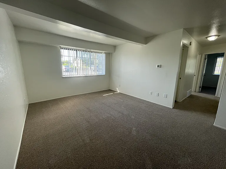 Windsor Place Apartments — Photo 139