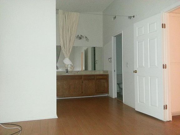 5th image of 170 Greenbriar Ln