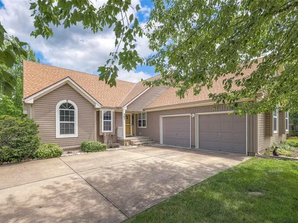 701 16th Ave S, Greenwood, MO 64034