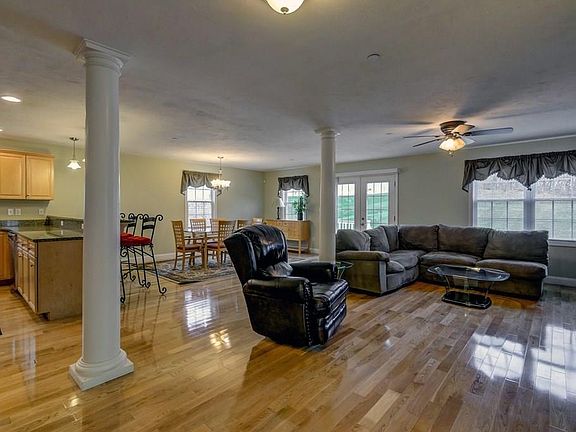 3rd image of 35 Magnavista Dr