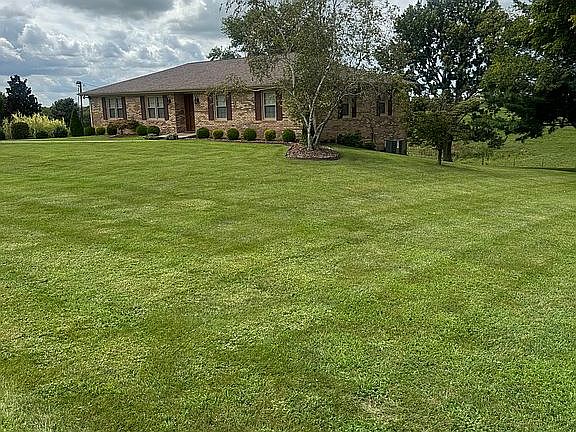 3rd image of 225 Country View Dr