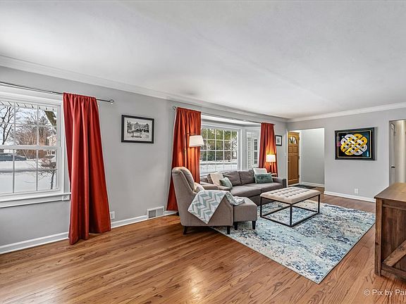 4th image of 557 S Warren Ave
