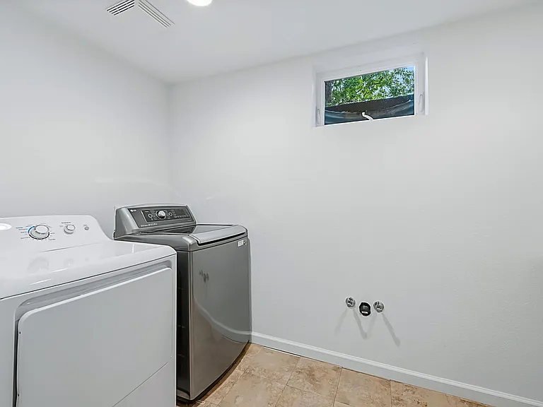 1420 S Pratt Pkwy — Photo 19