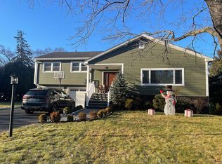 12 Donna Dr, Fairfield, NJ 07004