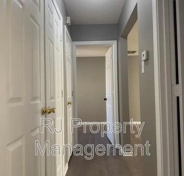 4817 Royal Run Dr — Photo 17