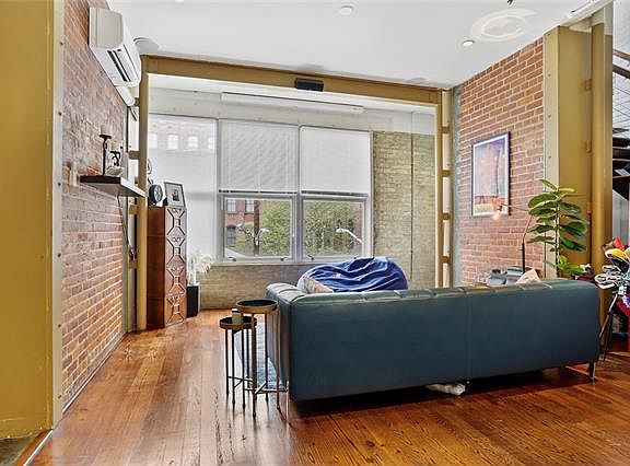 4th image of 1111 S Peters St APT 317