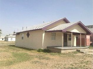 611 N 5th St, Leoti, KS 67861