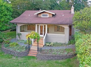 828 Gilmore Way NE, Bainbridge Island, WA 98110