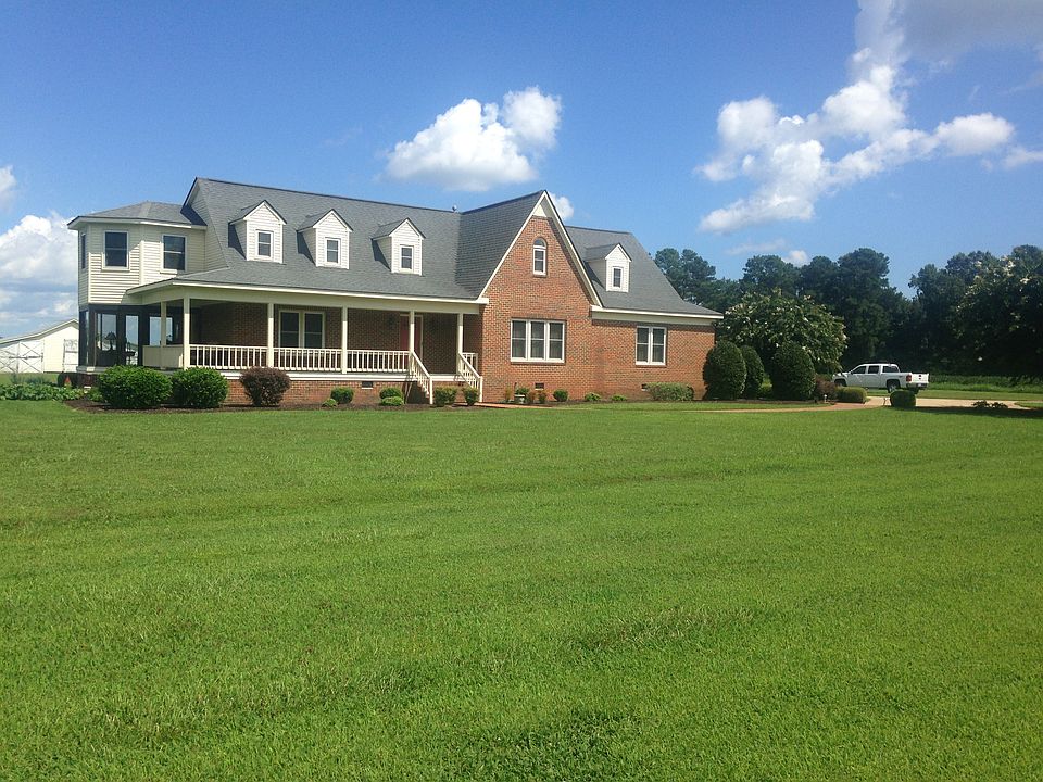 Partially furnished country home approximately 9 miles from